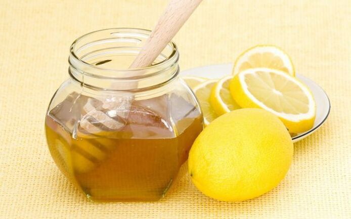 Honig und Zitrone für eine verjüngende Maske